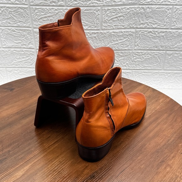 NOS Vintage 70s Florsheim Duke Leather Boots 11 D Gold Tan Side Zip Beatle NIB⁠